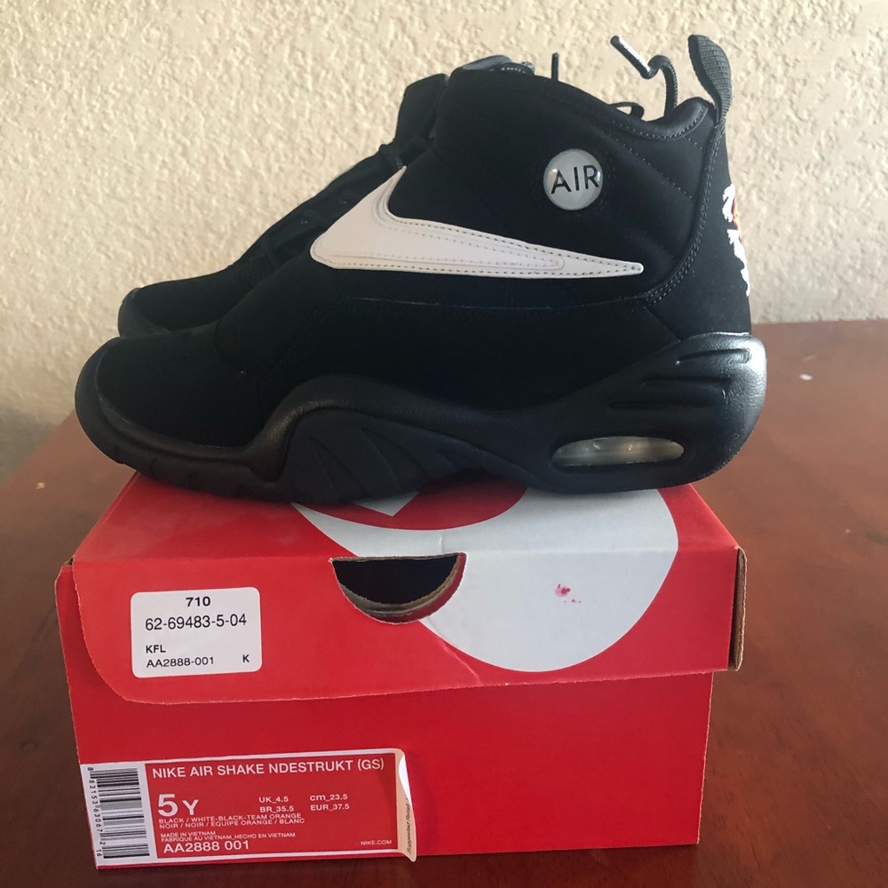 Nike Shake Ndestrukt Size 5 GS